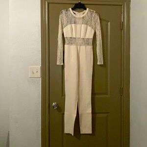 Cream color jumpsuit small size brand new with tags and details